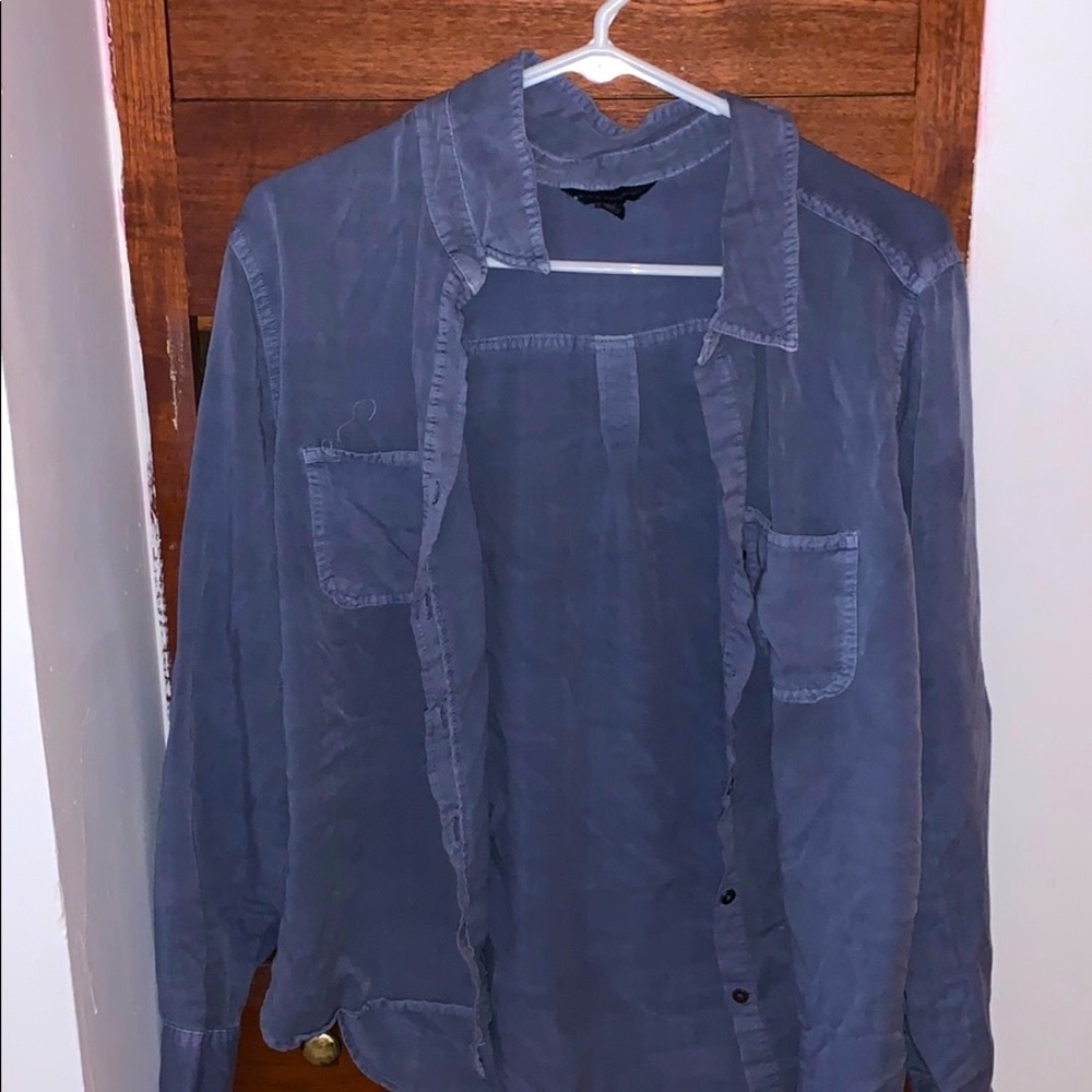 ⭐️blue soft button down shirt !⭐️